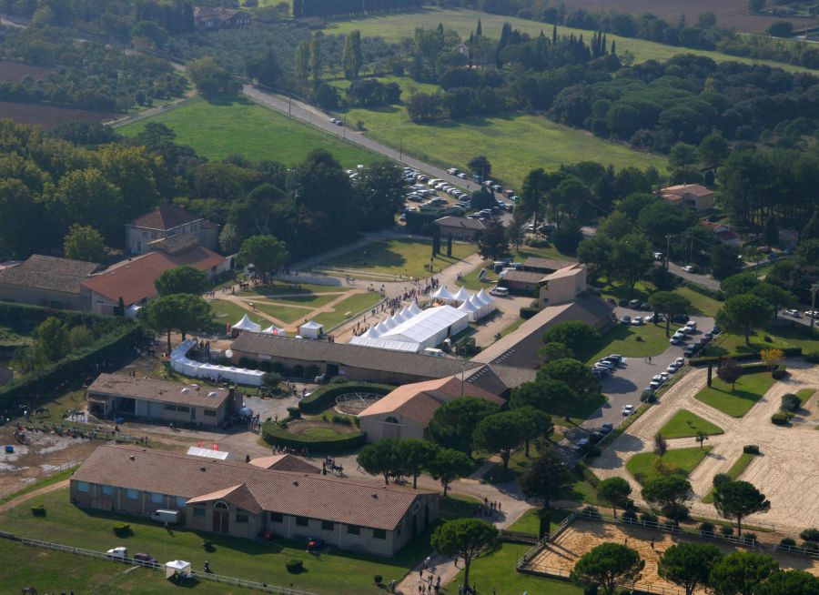 Photo d'une vue aérienne du Haras National d'Uzès dans le Gard