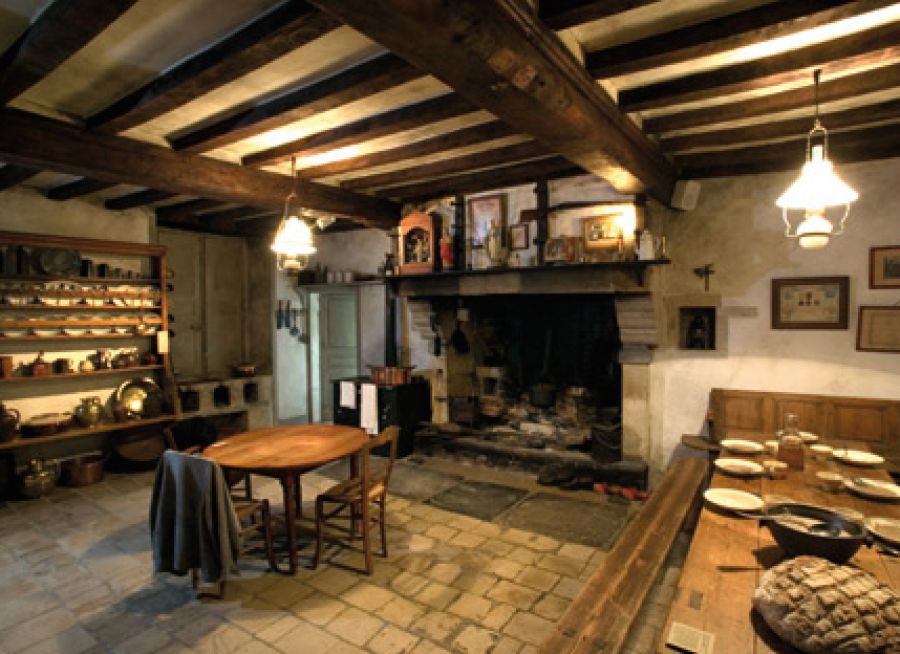 Image d'un intérieur paysan d'époque à la Ferme-musée du Cotentin à Sainte Mère l'Eglise dans la Manche