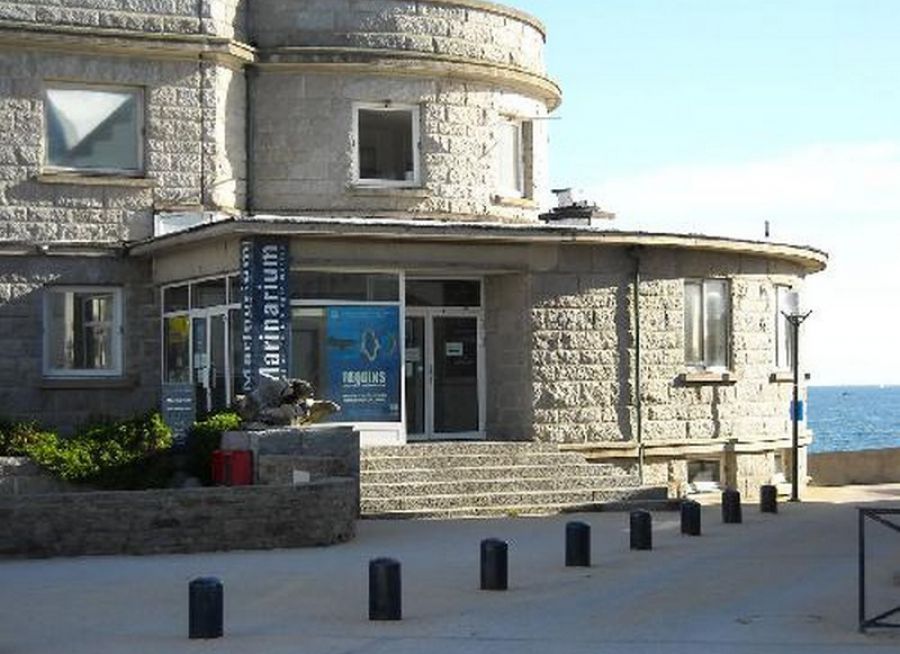 Photo extérieure du bâtiment du Marinarium, Station Biologique de Concarneau et aquarium dans le Finistère