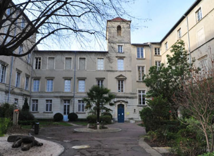 Photo du bâtiment hébergeant le Muséum d'Histoire Naturelle de Nîmes dans le Gard