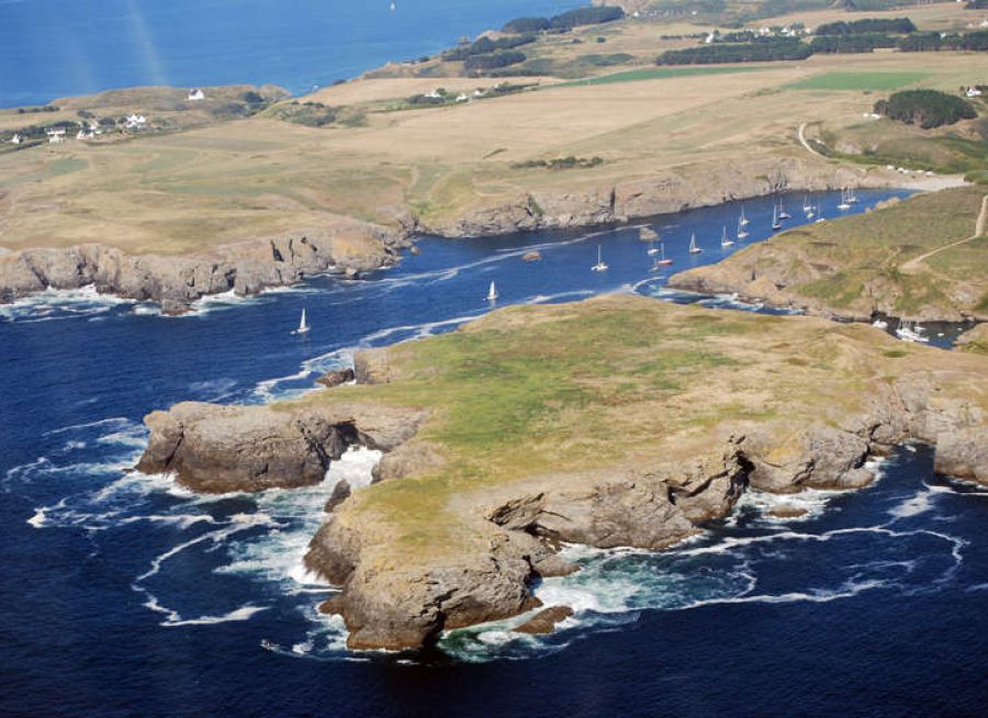 Photo d'une vue aérienne de la Réserve Ornithologique de Koh-Castell dans le Morbihan