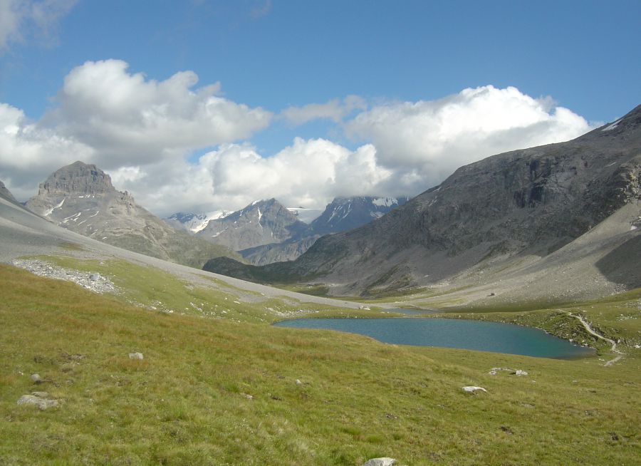 Photo d'un Lac rond dans le Parc de la Vanoise en Savoie, Anthospace - Wikimedia Commons - CC BY-SA 4-0