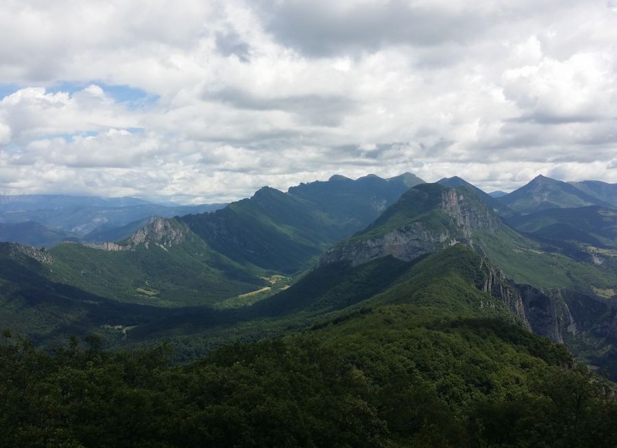 Photo du synclinal de la forêt de Saou dans la Drôme, Npalix - Wikimedia Commons - CC BY-SA 4-0