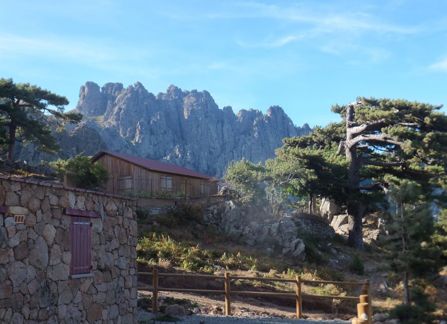 Photo des Aiguilles de Bavella en Corse-du-Sud, Gind2005 - Wikimedia Commons - CC BY-SA 4-0